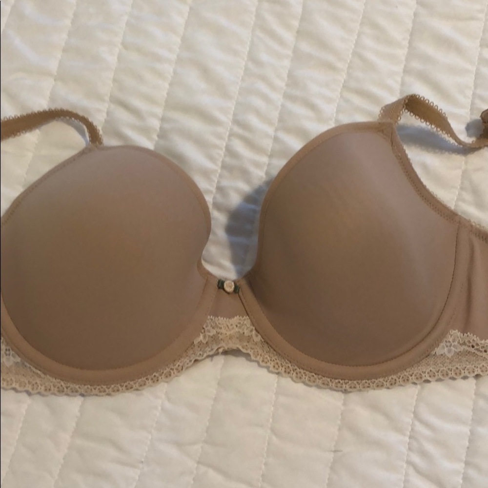 Never worn beautiful bra